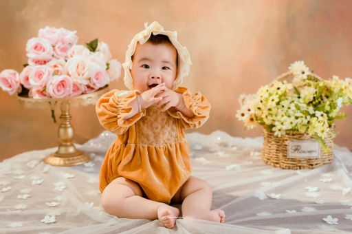 枝江宝宝揉眼睛揉鼻子